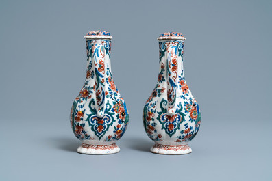 A Dutch Delft cashmere palette cruet set on stand, 1st quarter 18th C.