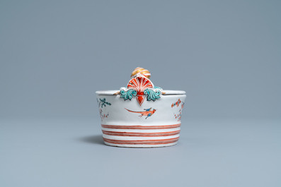 A Dutch Delft polychrome petit feu Kakiemon-style butter tub with a snail finial, 18th C.