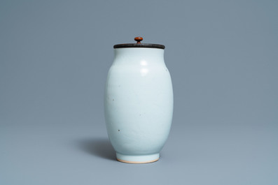 A Chinese monochrome white vase with an incised design of birds, Transitional period