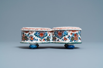 A Dutch Delft cashmere palette cruet set on stand, 1st quarter 18th C.