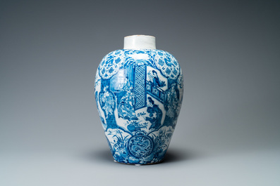 An exceptional and large Dutch Delft blue and white chinoiserie vase, 17/18th C.