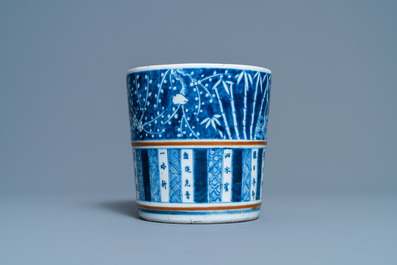 A Chinese blue and white brush pot, 18/19th C.
