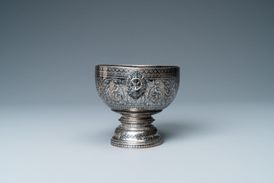 A Thai niello silver 'Thom Ngoen' bowl, 19/20th C.