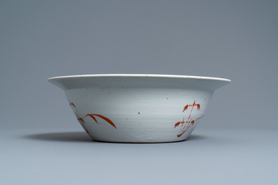 Un vase, un plat et un bol en porcelaine de Chine famille rose, 19&egrave;me