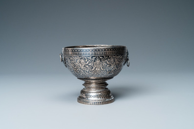 A Thai niello silver 'Thom Ngoen' bowl, 19/20th C.