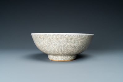 A Chinese ge-type crackle-glazed bowl, Yongzheng/Qianlong
