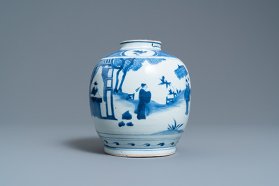 Een Chinese blauw-witte pot met figuren in een landschap, haas merk, Wanli