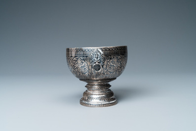 A Thai niello silver 'Thom Ngoen' bowl, 19/20th C.