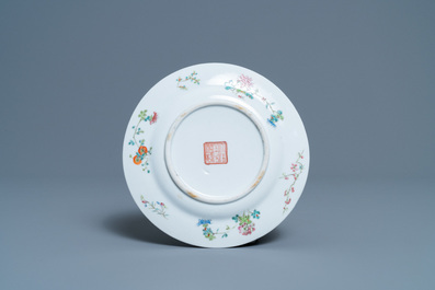 Een Chinees famille rose bord, Tongzhi merk en periode