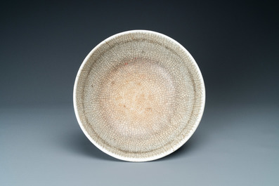 A Chinese ge-type crackle-glazed bowl, Yongzheng/Qianlong