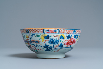 Un bol en porcelaine de Chine famille rose &agrave; d&eacute;cor de ph&eacute;nix, Qianlong