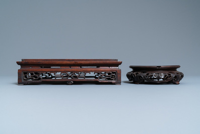 Trois socles en bois sculpt&eacute;, Chine, 19/20&egrave;me