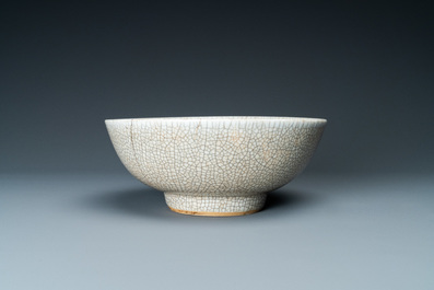 A Chinese ge-type crackle-glazed bowl, Yongzheng/Qianlong