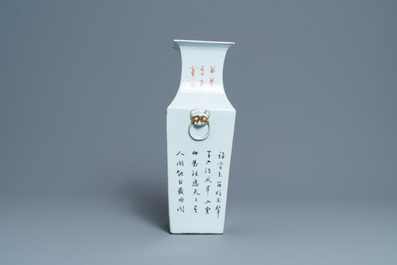 Un vase de forme carr&eacute;e en porcelaine de Chine qianjiang cai, sign&eacute; Ma Qingyun, 19/20&egrave;me