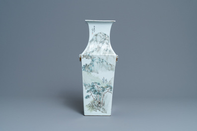 Un vase de forme carr&eacute;e en porcelaine de Chine qianjiang cai, sign&eacute; Ma Qingyun, 19/20&egrave;me