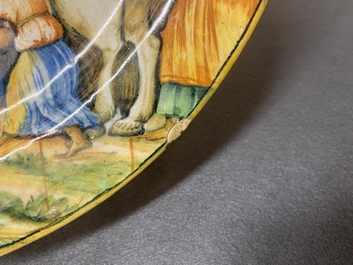 Un grand plat en majolique italienne &agrave; sujet mythologique de 'L&rsquo;Enl&egrave;vement des Sabines', atelier d'Orazio Fontana, Urbino, milieu du 16&egrave;me