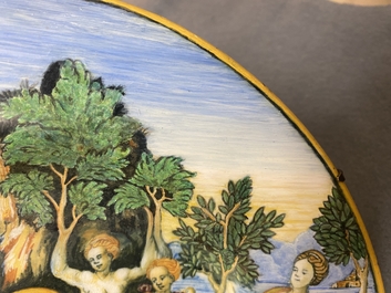 Een mythologische schotel in Italiaanse majolica met 'De transformatie van de maenaden' uit het Lanciarini servies, Urbino, 16e eeuw