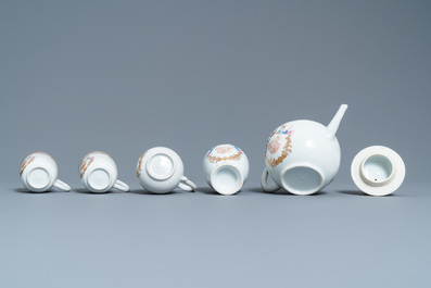 Un service &agrave; th&eacute; de 20 pi&egrave;ces en porcelaine de Chine famille rose pour le march&eacute; europ&eacute;en, Qianlong