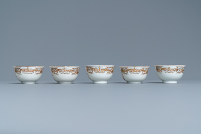 Een Chinees famille rose 20-delig theeservies met gekroonde monogrammen voor de Europese markt, Qianlong
