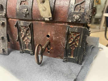 Un coffret en fer forg&eacute; en partie peint en rouge, France, 15&egrave;me