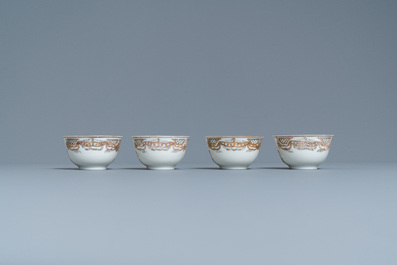 Een Chinees famille rose 20-delig theeservies met gekroonde monogrammen voor de Europese markt, Qianlong