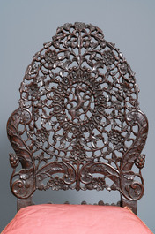 Deux chaises en bois sculpt&eacute; et ajour&eacute;, Inde ou Ceylan britannique, 18/19&egrave;me