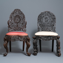 Twee Anglo-Indische koloniale of Ceylonese opengewerkte houten stoelen, 18/19e eeuw