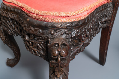 Twee Anglo-Indische koloniale of Ceylonese opengewerkte houten stoelen, 18/19e eeuw