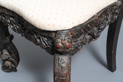 Twee Anglo-Indische koloniale of Ceylonese opengewerkte houten stoelen, 18/19e eeuw