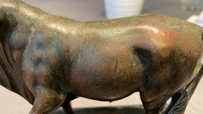 Toegeschr. aan Barth&eacute;l&eacute;my Prieur (Frankrijk, circa 1536-1611): een bronzen model van een stier met sporen van rode lak