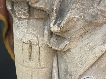 Une statue de Sainte Barbe en pierre calcaire sculpt&eacute;e, 16&egrave;me