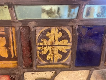 Un vitrail compos&eacute; d'&eacute;l&eacute;ments en verre peint et teint&eacute;, France, 13&egrave;me et apr&egrave;s