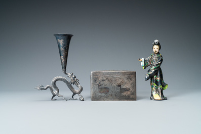 Une figure en argent &eacute;maill&eacute;, un vase en argent, un br&ucirc;le-parfum et une bo&icirc;te en cuivre incrust&eacute;, Chine, 19/20&egrave;me