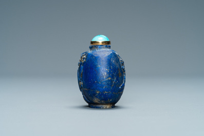 Une tabati&egrave;re en lapis lazuli &agrave; base dor&eacute;e, Chine, Qing