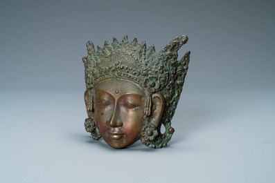 Een bronzen masker van een godin, Tibet of Zuidoost-Azi&euml;, 19e eeuw