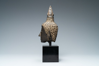 Une t&ecirc;te de Bouddha en bronze de style Ayutthaya, Tha&iuml;lande, 17/19&egrave;me