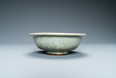 A Chinese ge-type crackle-glazed bowl, Qing