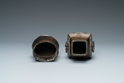 Un vase de type 'zhi' et un vase archa&iuml;que &agrave; deux anneaux, Chine, Song et Qing