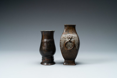 Een Chinese bronzen 'zhi' vaas en een archa&iuml;sche vaas met twee ringen, Song en Qing