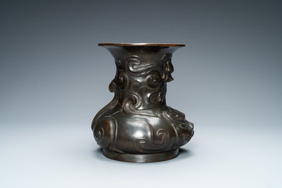 Een ongewone Chinese bronzen zo&ouml;morfe 'zun' vaas, Kangxi
