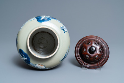 Un vase en porcelaine de Chine en bleu, blanc et rouge de cuivre &agrave; fond c&eacute;ladon, Kangxi