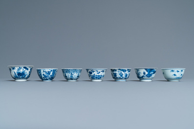 Vijftien Chinese blauw-witte koppen en achttien schotels, Kangxi
