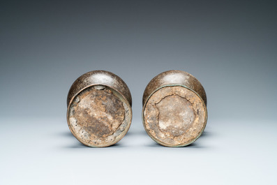 Een paar Chinese bronzen vazen, Yuan