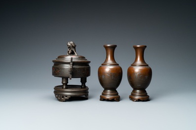 Un br&ucirc;le-parfum et une paire de vases en bronze incrust&eacute;, Chine pour le Vietnam, 19&egrave;me
