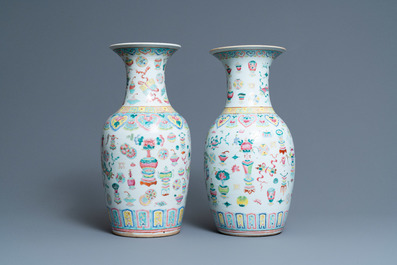 A pair of Chinese famille rose 'antiquities' vases, 19th C.