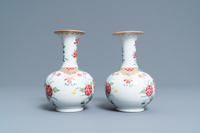 A pair of Chinese famille rose 'rooster' kendi, Qianlong