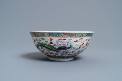 Een Chinese famille rose 'draak en feniks' kom, Guangxu merk en periode