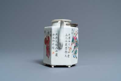 Une th&eacute;i&egrave;re couverte en porcelaine de Chine famille rose &agrave; d&eacute;cor 'Wu Shuang Pu', 19&egrave;me