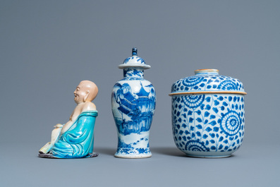 Une collection vari&eacute;e en porcelaine de Chine, Kangxi et apr&egrave;s