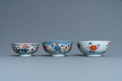 Three Chinese Imari-style bowls, Kangxi/Qianlong